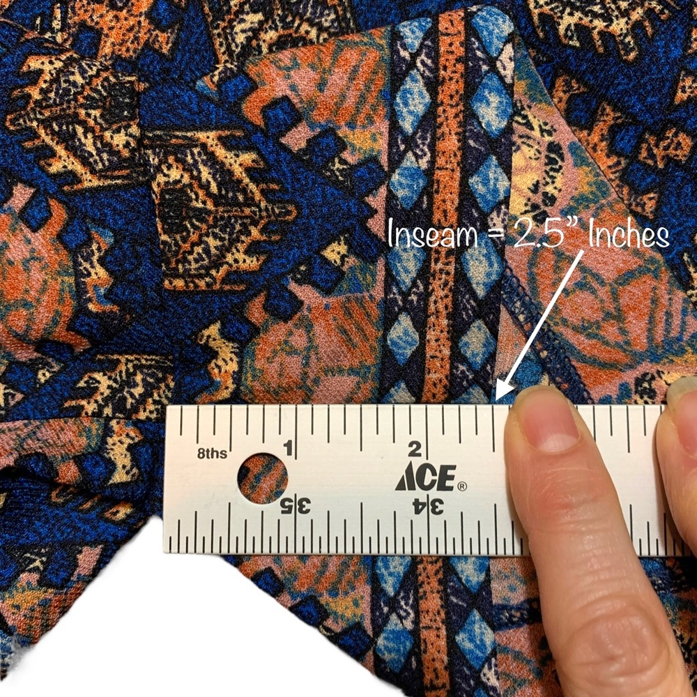 Forever 21 Women's Shorts Size:M Blue Pink Tribal Print - Picture 7 of 14